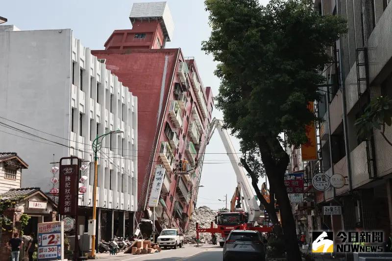 ▲ 花蓮大地震造成天王星大樓傾斜。（圖／NOWnews攝影中心）
