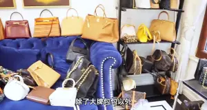 ▲珍貴名牌包隨處擺放。(圖/小紅書) ▲珍貴名牌包隨處擺放。(圖/小紅書)