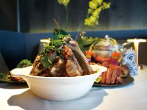 ▲火山排骨費工耗時，是多數泰國菜餐廳少見到的菜色。（圖／承億酒店提供）