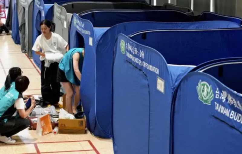 ▲慈濟一款安置台灣災民的帳篷，在這次花蓮大地震中，意外引發日本網友熱議，理由是既能保障隱私、還提供熱食等服務。（圖／翻攝自X平台）