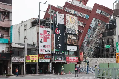 ▲ 台灣的老舊建築，一樓通常都會有騎樓，這種建築因為底層相對軟弱，因此被建築業界稱為「軟腳蝦」。（圖／記者葉政勳攝，2024.04.05）