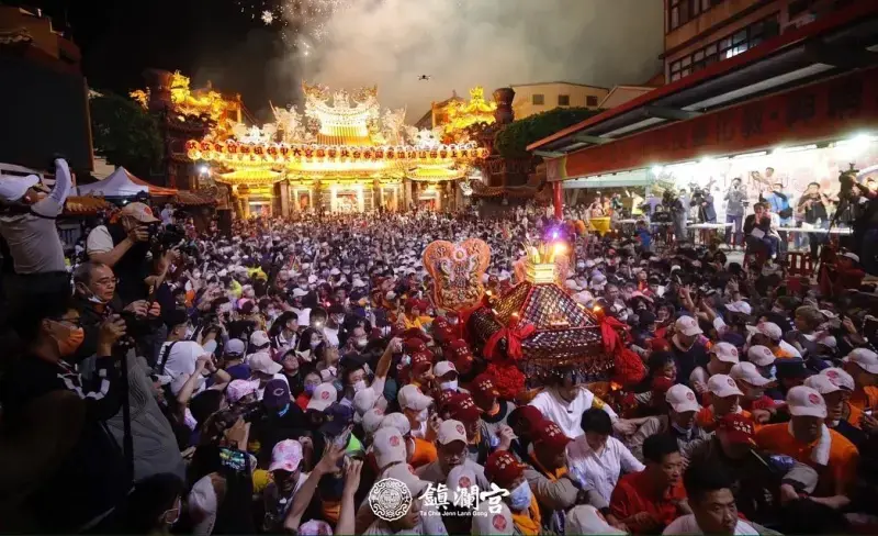 ▲一年一度的台中大甲鎮瀾宮媽祖遶境將於今（5）晚11時起駕，徒步隨駕之餘，也可就近至大甲鎮瀾宮周邊試試小吃。（圖／翻攝大甲鎮瀾宮臉書）