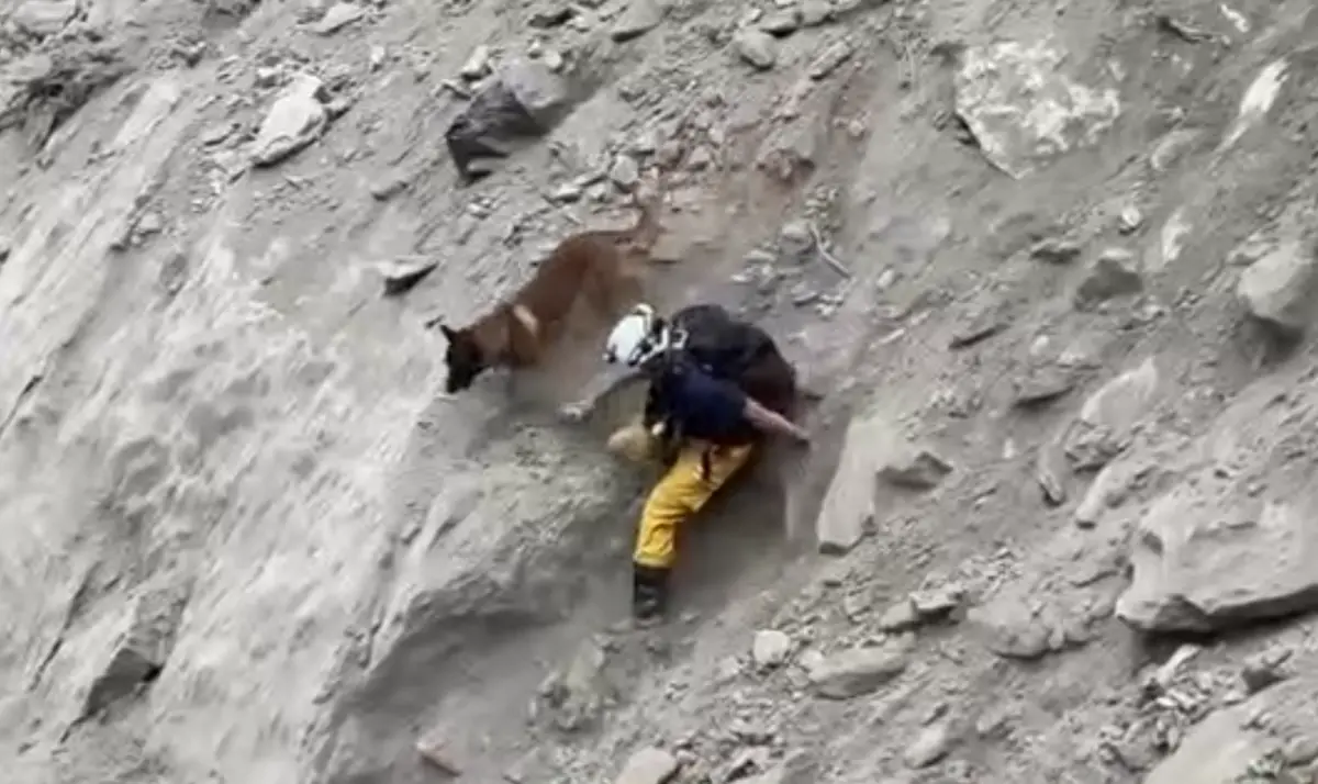 ▲沙卡噹步道有6人失聯，不過由於天候不佳，搜救隊先行撤退。（圖／翻攝畫面）