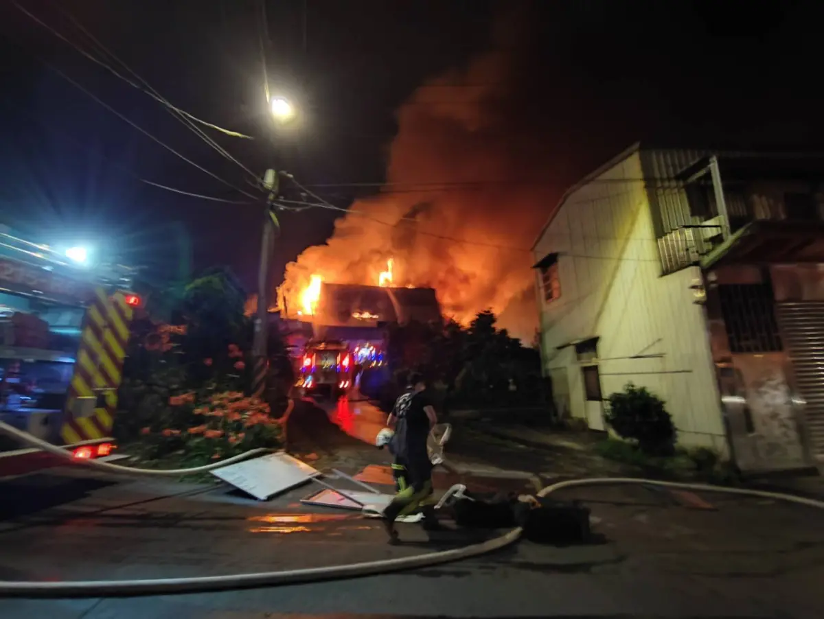 ▲新店工廠大火。（圖／翻攝畫面）