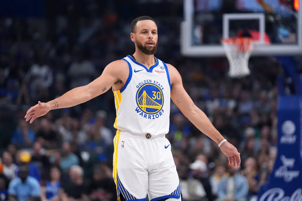 ▲金州勇士球星Stephen Curry攻下28分，但是勇士以106：108遭獨行俠復仇，近期6連勝被斷。（圖／美聯社／達志影像）