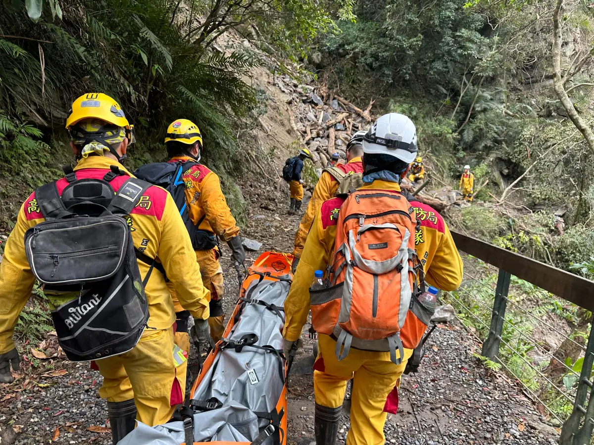 ▲花蓮強震最新死傷數字出爐。稍早，砂卡噹步道找到第三名死者，確認為21歲的胡姓女子（圖／翻攝畫面）