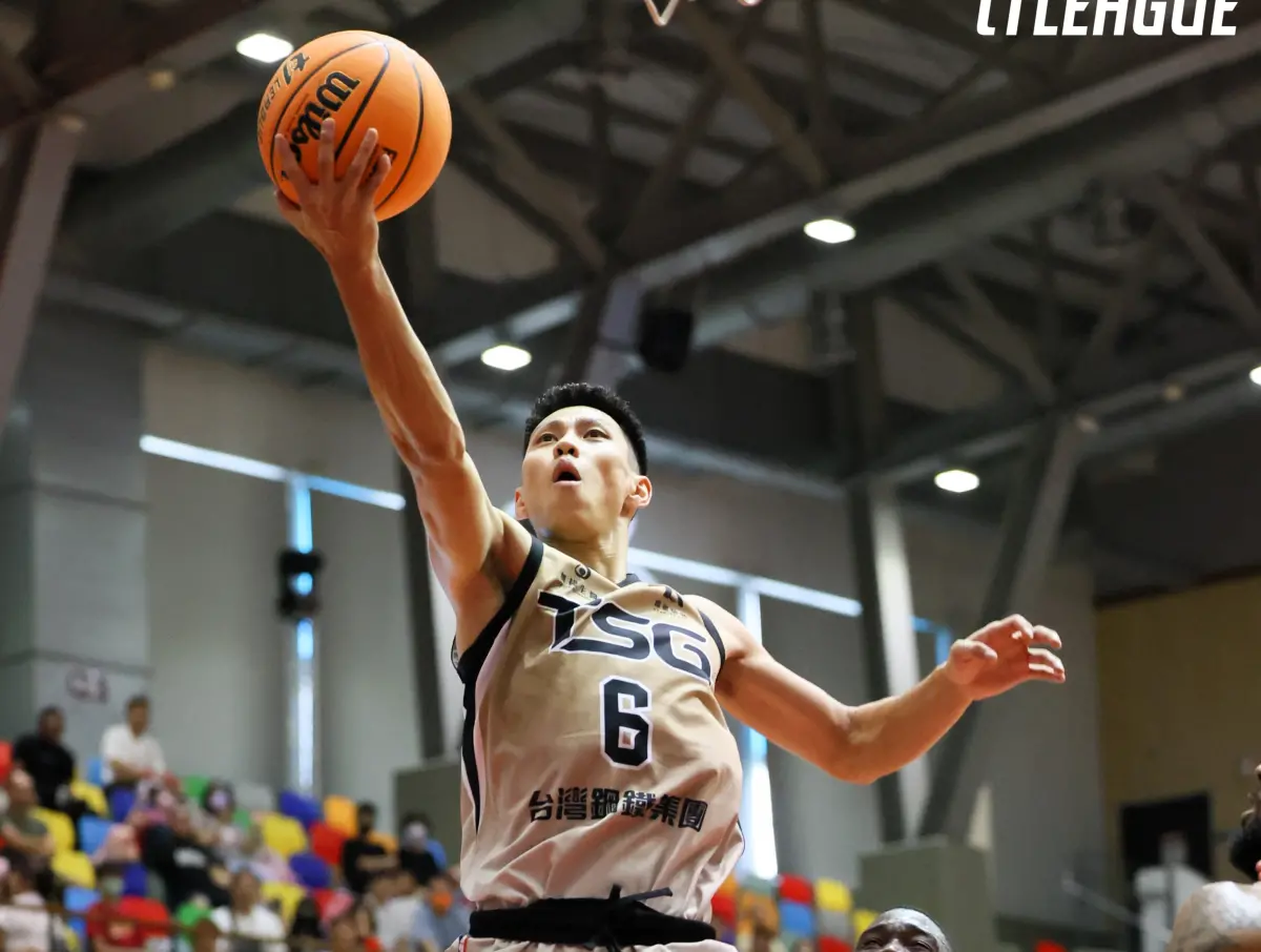 ▲蒙古好手白薩進帳25分，幫助獵鷹保住季後賽資格。(圖/T1聯盟提供)