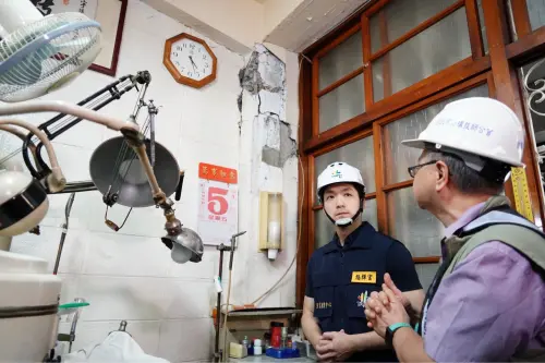 蔣萬安視察南機場整宅。 ▲蔣萬安視察南機場整宅。(圖/北市府提供)