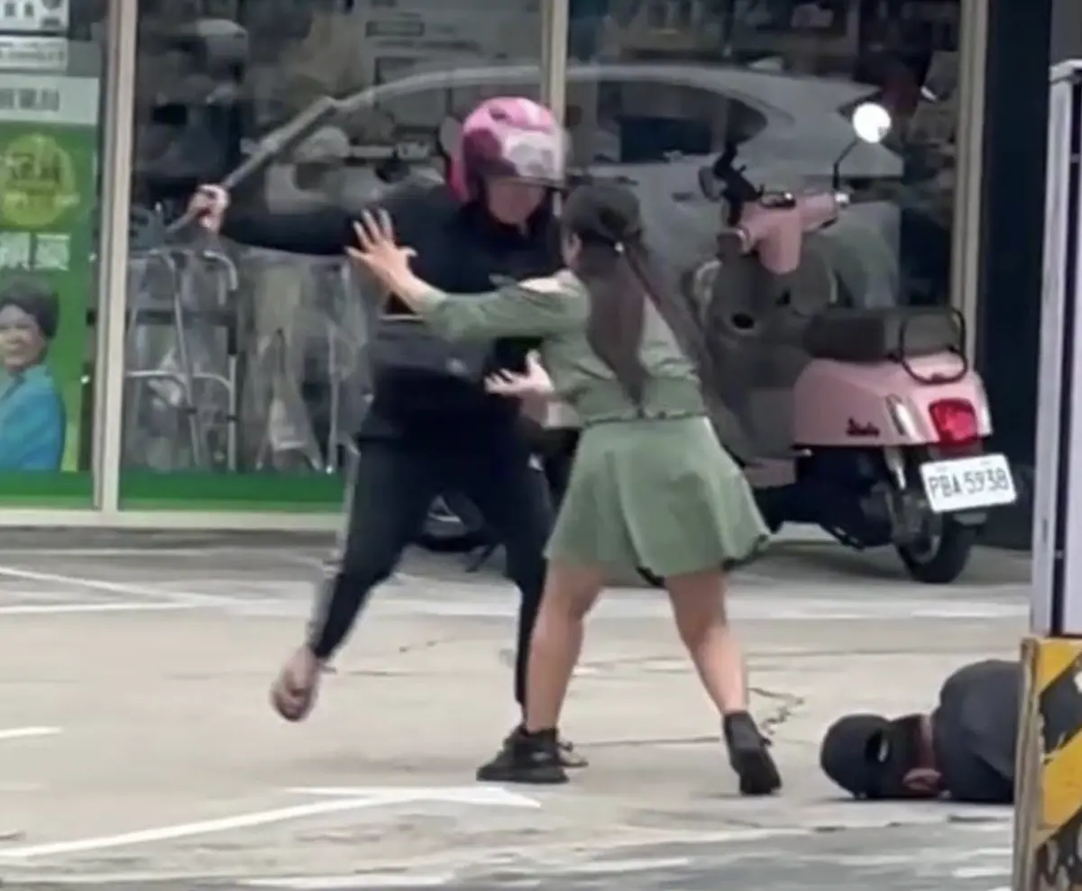 ▲桃園外送員拿球棒毆打訂餐人。（圖／翻攝桃園爆報臉書）