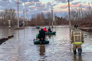 俄羅斯水壩潰堤！數千人緊急撤離　哈薩克稱是近80年來最嚴重洪災
