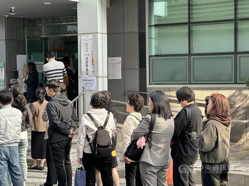 ▲韓國10日將舉行國會選舉，5、6日提供正式投票日當天無法投票的選民事前投票。（圖／中央社記者廖禹揚首爾攝　 113年4月6日）