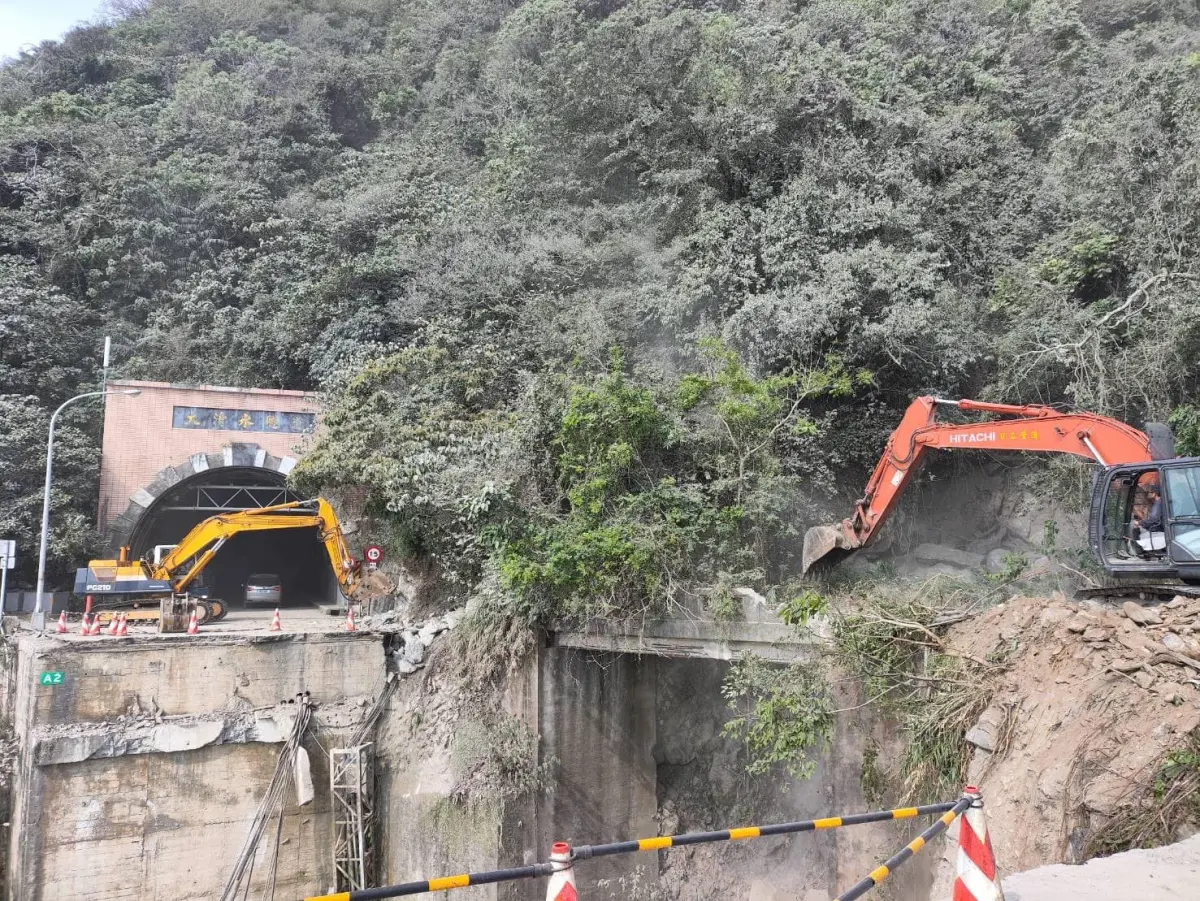 ▲公路局改建舊下清水橋，搶通蘇花公路。（圖／翻攝王國材臉書）
