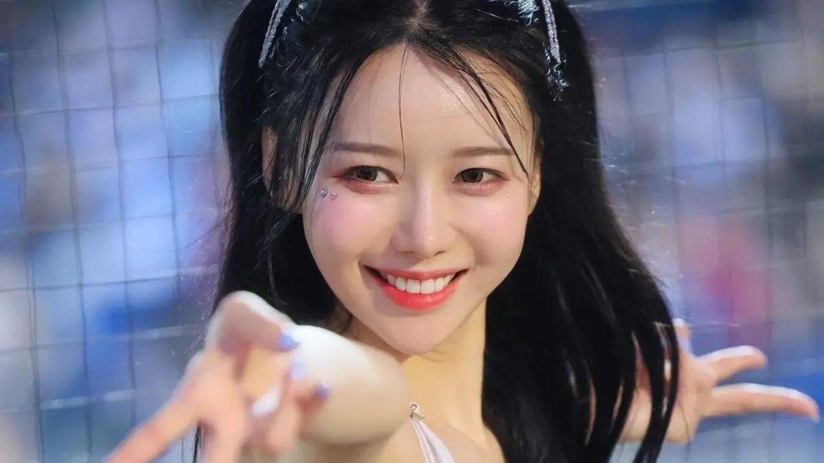 ▲富邦啦啦隊成員韓籍成員李雅英過去曾是車展模特兒，6年前舊照近日在網路上曝光後引起眾人討論。（圖／李雅英IG）