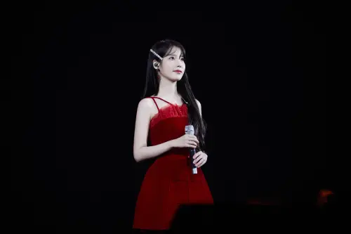 ▲IU(李知恩)婉拒出演《淚之女王》女主角的邀請,替補的金智媛也意外因劇人氣飆漲。(圖/EDAM娛樂) ▲IU(李知恩)婉拒出演《淚之女王》女主角的邀請,替補的金智媛也意外因劇人氣飆漲。(圖/EDAM娛樂)
