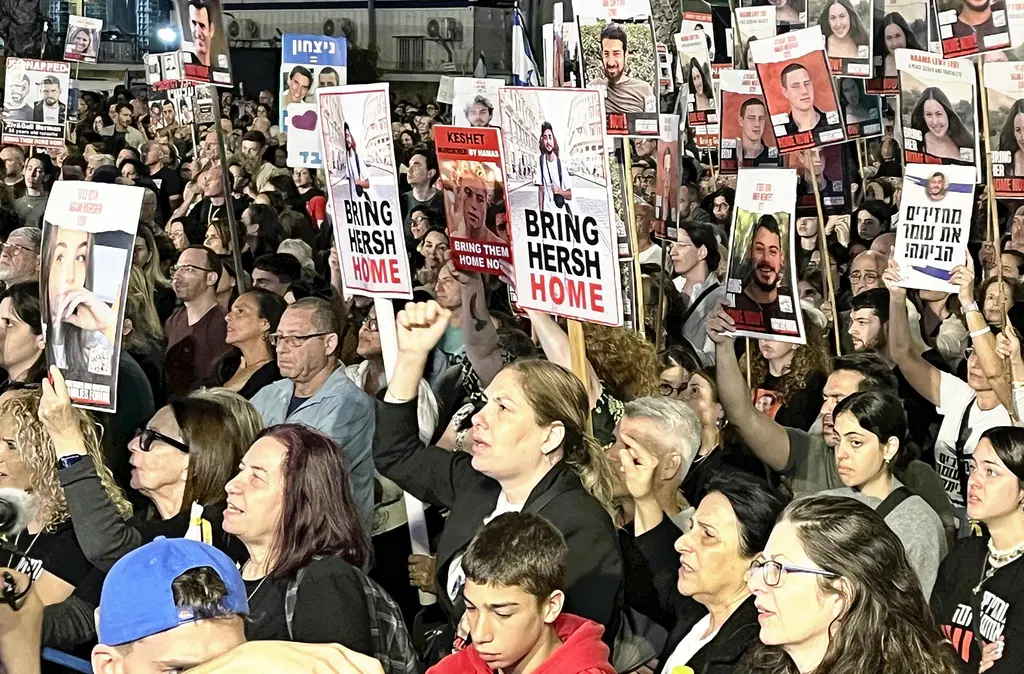 ▲以哈衝突逾半年，特拉維夫街頭湧上萬人要總理下台。（圖／美聯社／達志影像）