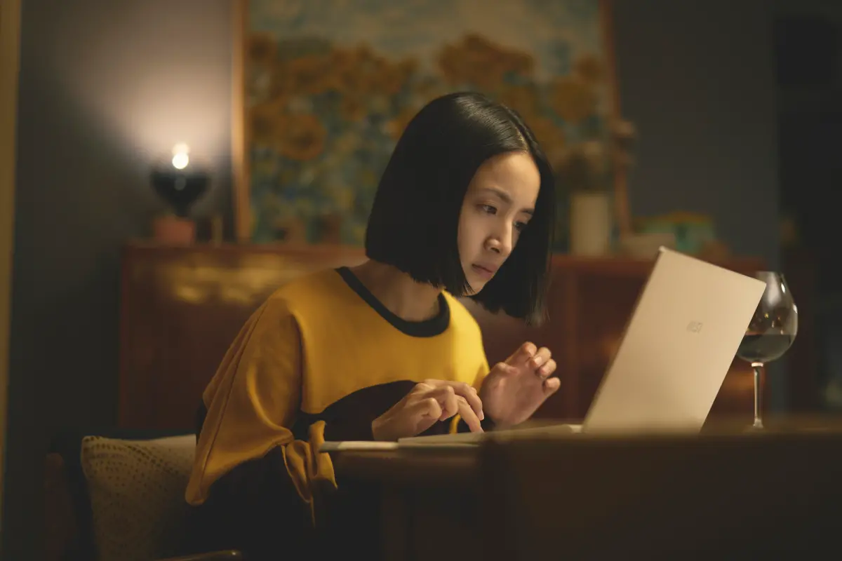 ▲《不夠善良的我們》林依晨擠掉許瑋甯上位，卻覺得賀軍翔始終惦記前女友。（圖／公視、MyVideo提供）