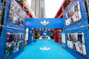 ▲adidas Originals三葉草復古玩色街區登陸台北信義區，攜手CAFE!N打造Originals !SLAND全台巡迴。（圖／愛迪達提供）