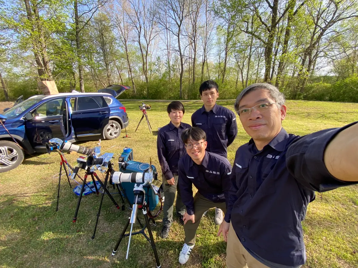 ▲北美洲將出現難得一見的「日全食」奇景，台灣也有團隊特地飛往阿肯色州的柯靈頓市進行跨海直播。（圖／天文愛好者顏易程提供）