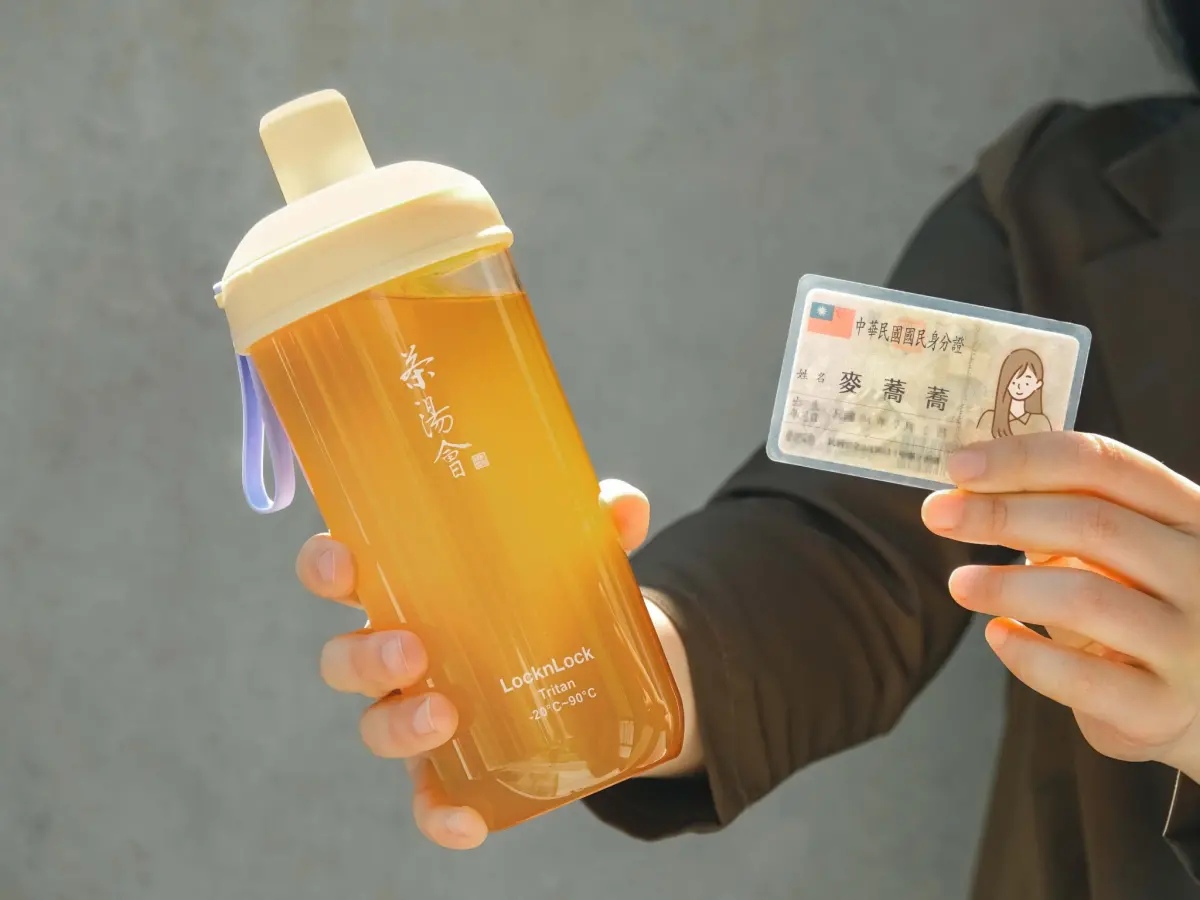 ▲手搖飲料控掌握划算優惠省荷包，快拿出身分證，名字對中「蕎、麥、四、季、春」任1字同音，茶湯會蕎麥系列新品9折，樂法、先喝道都有第二杯半價，好康一次整理告訴你。（圖／茶湯會提供）