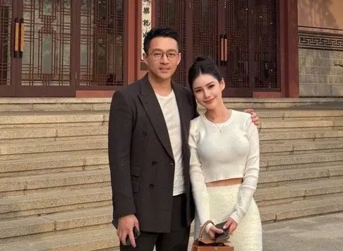 ▲汪小菲（左）和未婚妻Mandy在韓國旅行曬恩愛，被認為是要跟大S、具俊曄別苗頭。（圖／汪小菲微博）