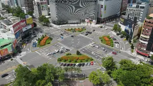 高市中華五福圓環路口再優化　槽化線區將改成人行空間
