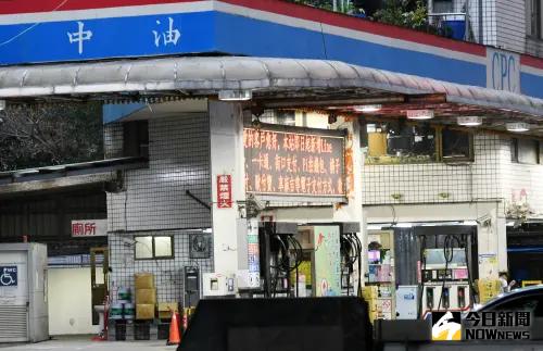 ▲中油表示，早上跟晚上加油並沒有比較省，因為油都儲存在恆溫的油槽，不會熱脹冷縮。（資料照／記者林調遜攝）