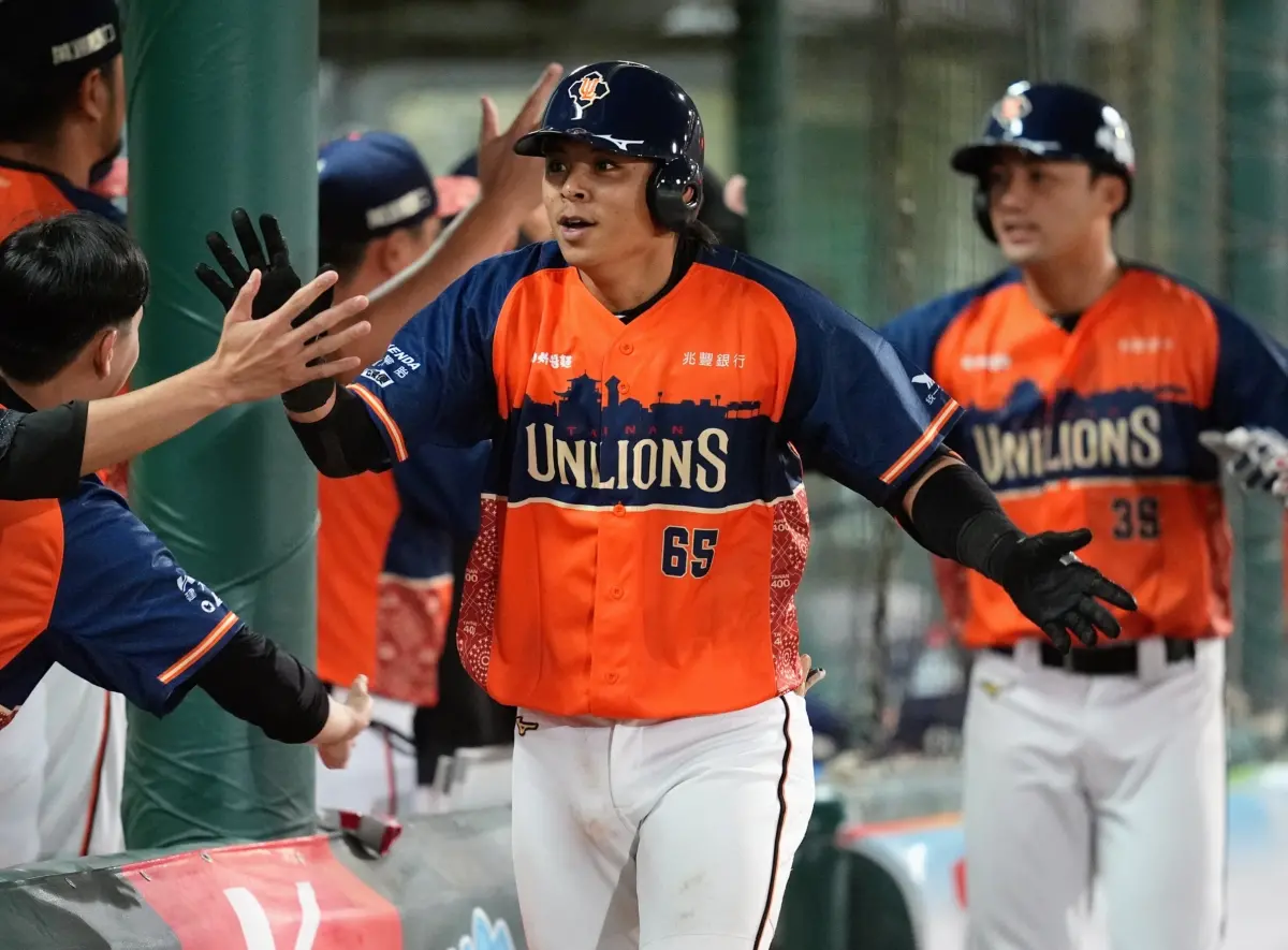 ▲中華職棒開季第2週，統一獅隊雖然遭遇了傷兵潮，但仍繼續維持好近況，單周繳出4勝1敗的戰績，累計9勝2敗、勝率8成18，穩坐榜首位置。（圖／統一獅提供）