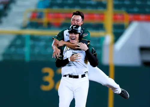 ▲台剛雄鷹張肇元敲隊史首支再見安打，證明球團「轉機股」策略大成功。（圖/台鋼雄鷹提供）