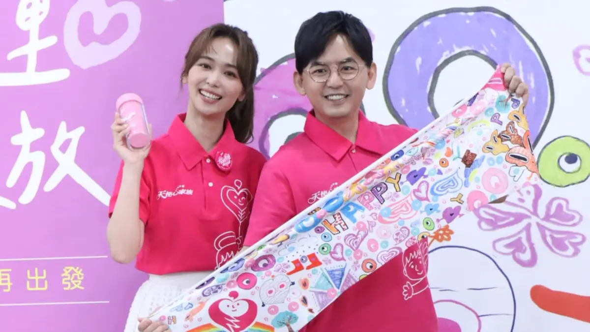 ▲陳明珠（左）宣布與黃子佼終止合約，火速進行切割，「已嚴重牴觸我的道德底線！」（圖／陳明珠FB）