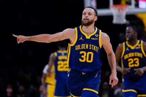 ▲金州勇士球星Stephen Curry單場外線6投6中,領軍全隊飆26顆三分球轟炸湖人,AD缺陣、詹皇內線進攻難發揮。(圖/美聯社/達志影像) ▲若沒有附加賽制度,今年賽季排名西區第10的金州勇士將提早放暑假。(圖/美聯社/達志影像)