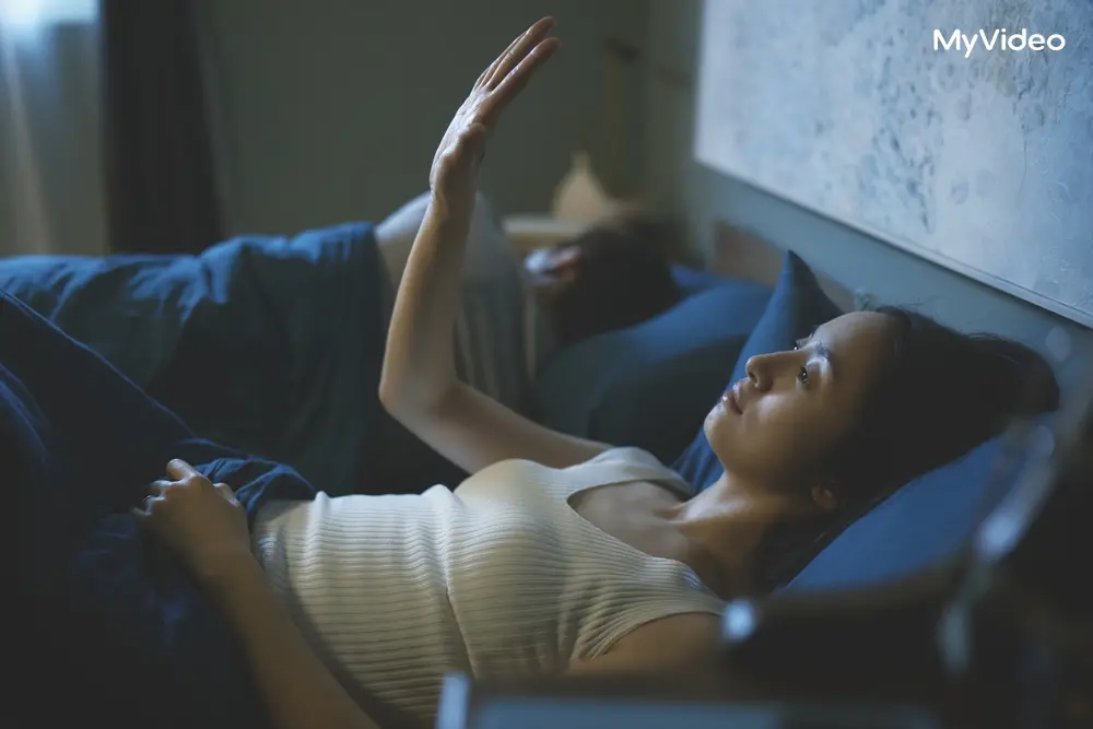 ▲林依晨（右）在《不夠善良的我們》與賀軍翔拍親熱戲，氣味好熟悉。（圖／公視、MyVideo提供）