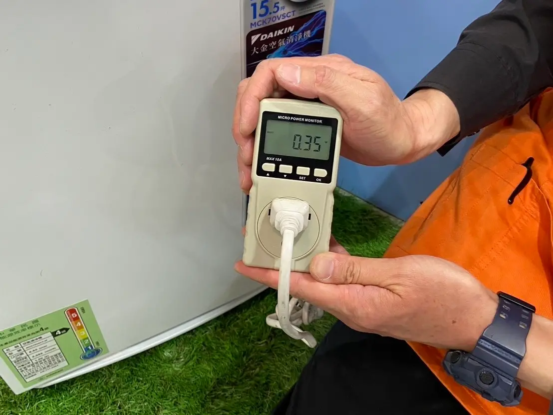 ▲特力屋社區管家近期推出「免費到府節能評估」，配合電量檢測神器「電器功率消耗監測儀」，至有需求的消費者家中為居家高功率電器進行實地檢測及盤點。（圖／特力屋提供）