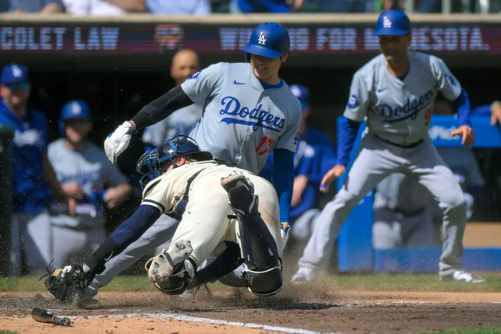 ▲大谷翔平在今(11)日對陣雙城隊的比賽上，展現驚人跑壘速度，從一壘回本壘僅花10.89秒，可惜最終在本壘前遭觸殺。（圖／美聯社／達志影像）