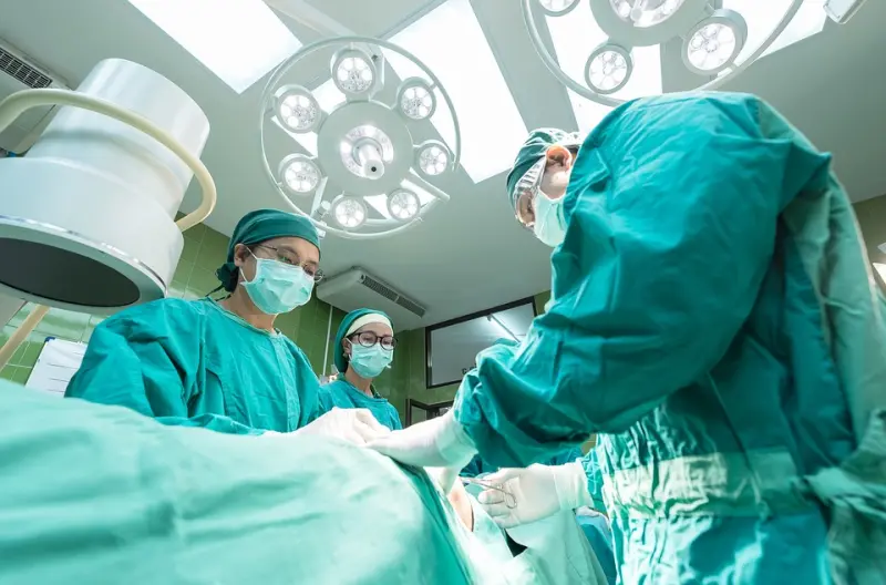 ▲日本大阪一間醫院2021年傳出有患者遭誤割動脈，經調查後院方坦承醫療疏失，並與家屬達成和解。（示意圖／翻攝pixabay）