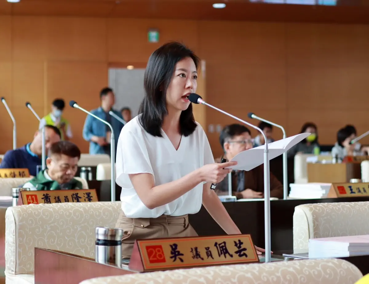 ▲議員吳佩芸指出，龍井挖出60噸含有戴奧辛廢棄物，市府應儘快釐清、裁罰，勿放水讓惡劣環境罪犯僥倖逃過(圖／柳榮俊攝2024.4.11)