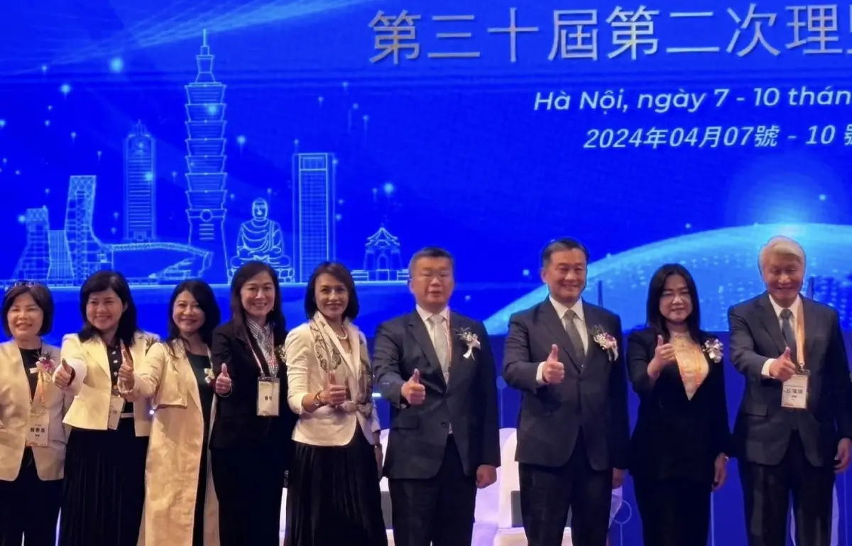 ▲世界台商總會在越南河內舉行的會議遭中國打壓，要求不准出現中華民國國旗和相關的看板文宣。（圖／翻攝臉書）