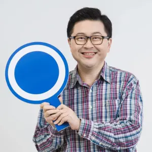 ▲阿鎧老師建議,和孩子聊網路收看內容時,態度不能太強烈,以免訊息被隱蔽。(圖/翻攝阿鎧老師臉書) ▲阿鎧老師建議,和孩子聊網路收看內容時,態度不能太強烈,以免訊息被隱蔽。(圖/翻攝阿鎧老師臉書)