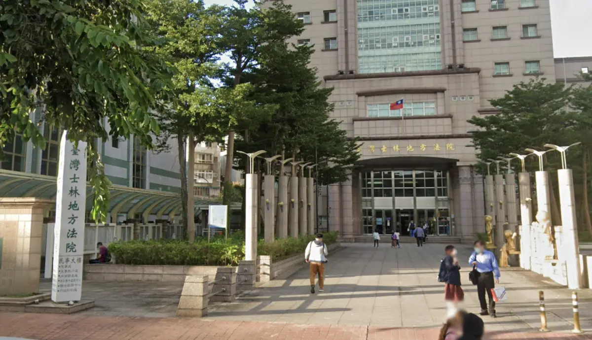 ▲台北市內湖區民權東路六段士林地院法官宿舍傳出墜樓案，經查死者身份為士林地院刑事庭38歲李姓法官，生前為「台版柬埔寨」案國民法官專庭受命法官。（圖／翻攝google街景）