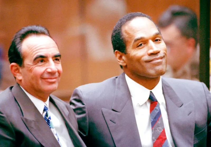 ▲前NFL球星O.J. Simpson（右）曾在1994年因「辛普森案」遭審判，震驚全美。（圖／美聯社／達志影像）
