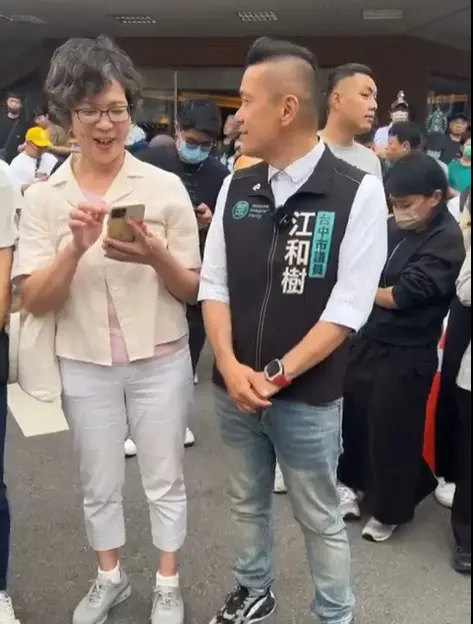 ▲蔡壁如和江和樹直播時不慎大爆內幕,黨內出現陰謀論的看法。(圖/翻攝江和樹臉書,2024.04.12)
