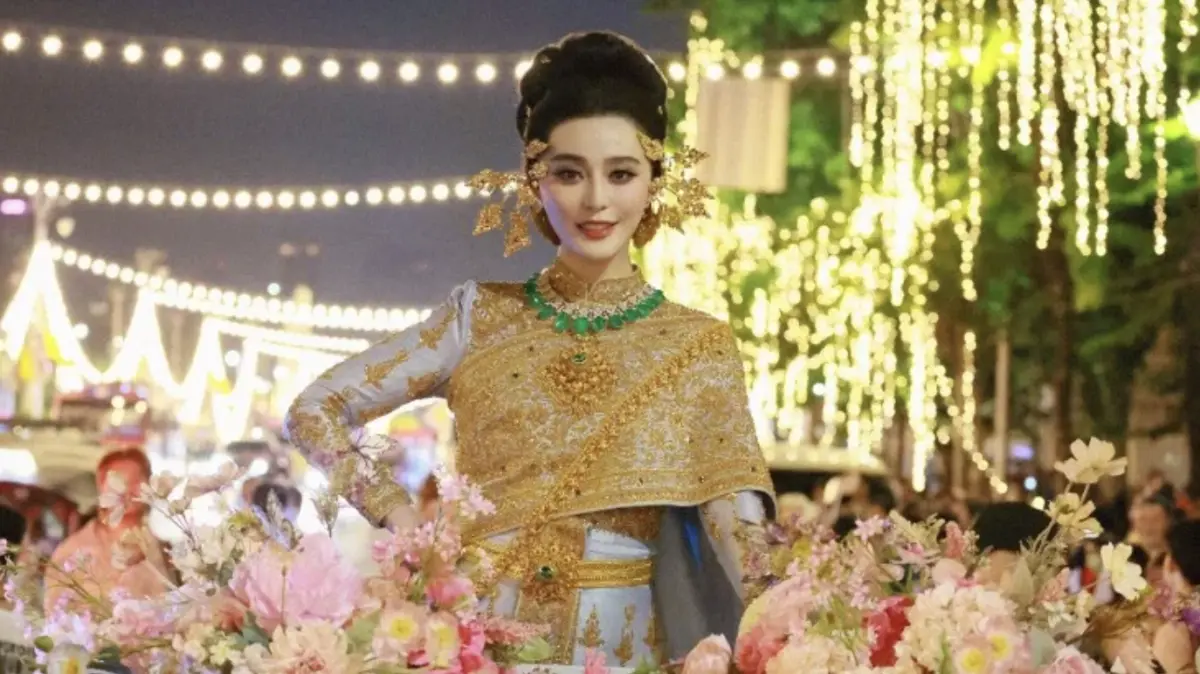 ▲范冰冰化身俗稱潑水節的泰國宋干節女神。（圖／翻攝自微博）