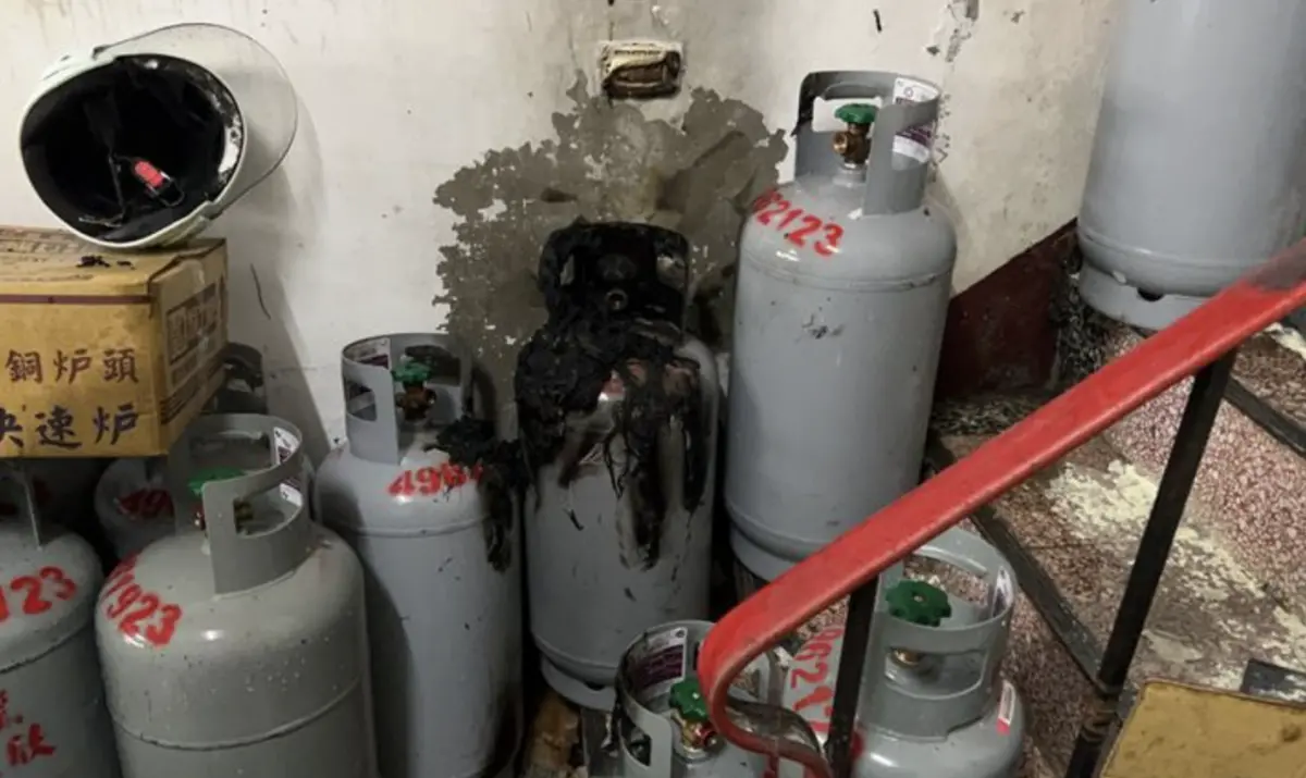 ▲桃園瓦斯行發生氣爆事件，兩名員工受傷。（圖／翻攝畫面）