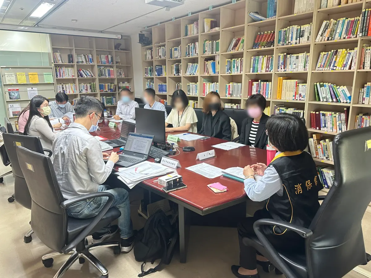 ▲初瓦嚮辣疑食物中毒案，王品公司及明台產險至北市府說明/圖北市法務局提供。（圖／北市法務局提供）