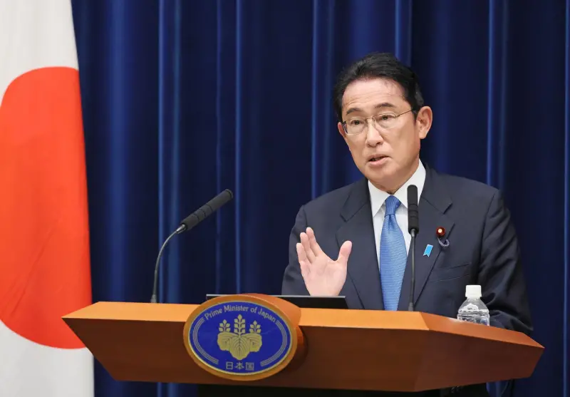 ▲日本首相岸田文雄內閣支持率低迷，他今天被媒體問及是否在本期國會23日休會前，解散眾議院或是國會休會後內閣改組等一事時說，除了政治改革等做出一番成果，其他暫不考慮。