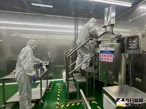 ▲台酒公司台南善化啤酒廠首創化妝品工場，2022年更取得化妝品GMP認證，開始自己生產，不再委外代工。（圖／記者顏真真攝）