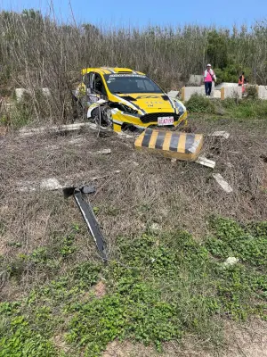 ▲車體嚴重毀損。（圖／翻攝爆料公社）