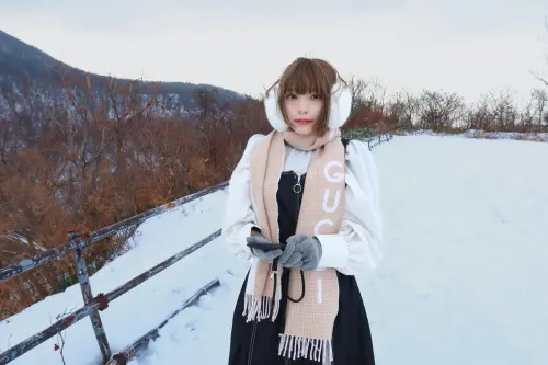 啦啦隊女神芷霖5件事！激似周子瑜爆紅　性感寫真險鬧家庭革命
