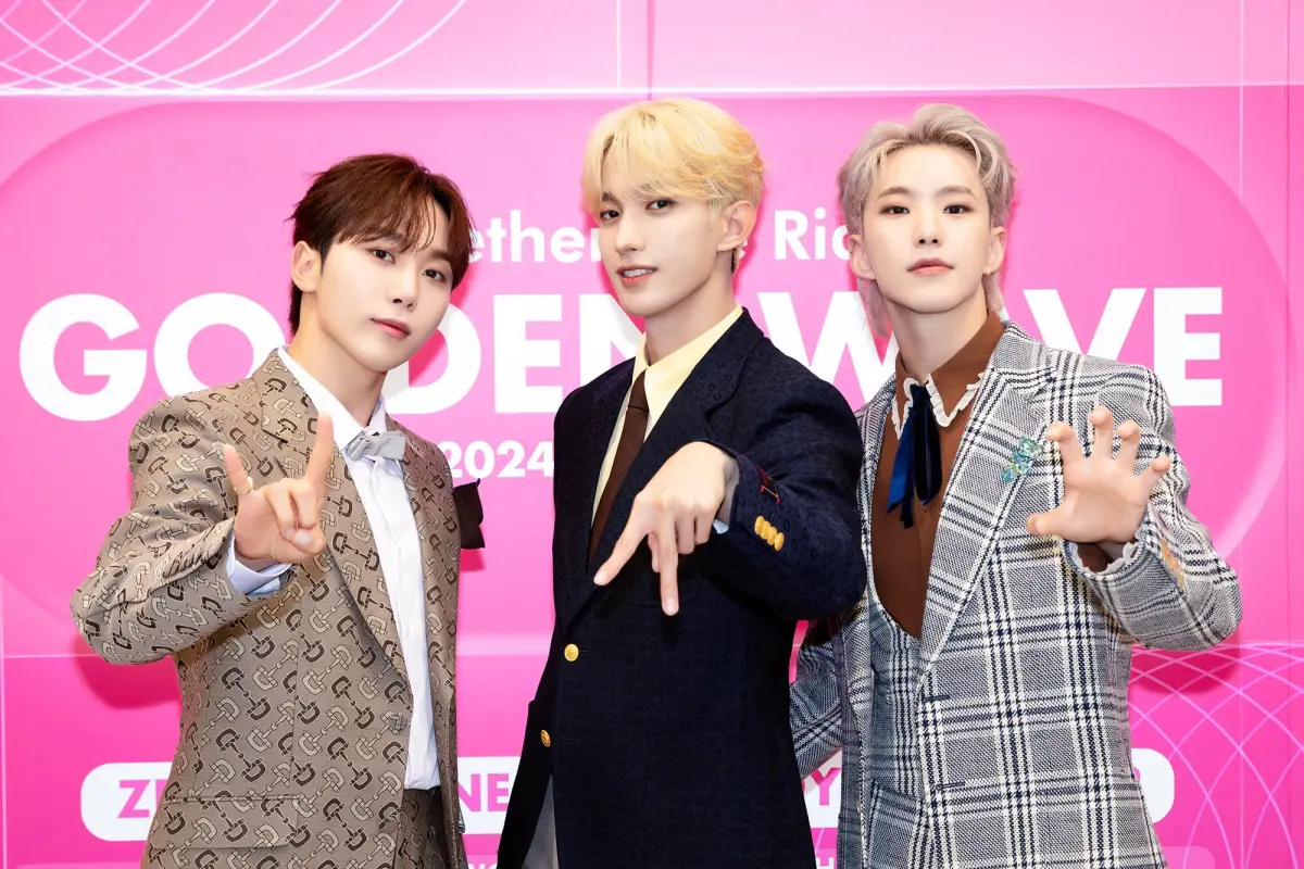 ▲電視台「JTBC」移師高雄錄製音樂節目《GOLDEN WAVE in TAIWAN》，圖為SEVENTEEN子團BSS（夫碩順）成員勝寛（左起）、DK、Hoshi。（圖／SEVENTEEN X）