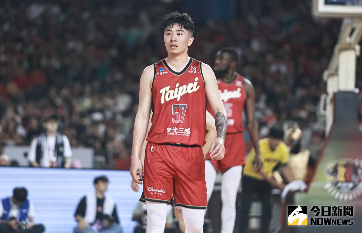 ▲台新育樂今宣布臺北台新戰神球員林宜輝、曹薰襄合約期滿離隊，兩位一路以來全力奮戰、鼓舞士氣，為團隊帶來穩定支持，球團感謝兩位的付出，祝福未來一切順利。 （圖／記者葉政勳攝＝）