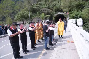 ▲花蓮縣消防局表示,礙於餘震不斷,為保護搜救人員安全,經與家屬協議後,決定暫停搜救行動。(圖/花蓮縣府提供) ▲花蓮縣消防局表示,礙於餘震不斷,為保護搜救人員安全,經與家屬協議後,決定暫停搜救行動。(圖/花蓮縣府提供)